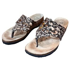 Think! Brown Gold Sandals Metallic Lace Flip Flops Leather Floral Cork Insole